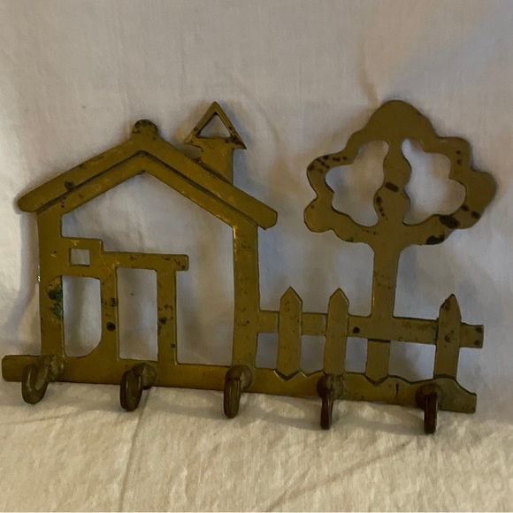 Vintage solid brass wall key holder. Design is of a home, picket fence and tree. - Picture 9 of 9